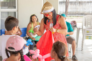 Fazendo a diferença - Servidora de Boa Vista leva alegria e amor a pacientes em unidade de saúde