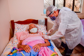 Covid-19 - Vacinação em sistema drive-thru vai até à tarde desta segunda-feira, 15