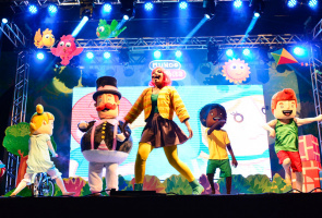 Dia da Criança - Primeira edição da Festa da Primeira Infância reúne 30 mil pessoas na Praça Fábio Paracat