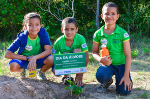Alunos da escola municipal Martinha Thury Vieira participam de programação em homenagem ao Dia da Árvore