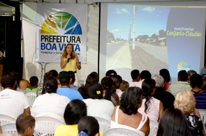 Braços Abertos: Prefeita se reúne com moradores do Conjunto Cidadão e entrega títulos definitivos