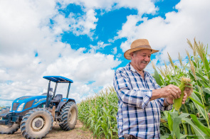 Com o apoio da prefeitura, agricultores familiares conseguem adquirir maquinário próprio