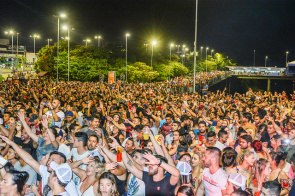 Mais de 10 mil pessoas prestigiam segunda edição do Samba Orla