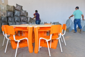 Modernização - Prefeitura se planejou, investiu e recebeu carretas com materiais para renovar a estrutura das escolas de Boa Vista 