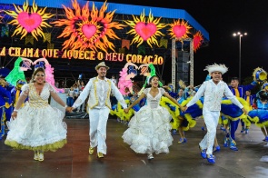 Quadrilhas campeãs recebem premiação e sobem novamente ao tablado do Boa Vista Junina
