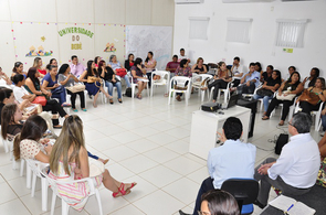 Clínica do Parto: Servidores do Família que Acolhe recebem primeira supervisão