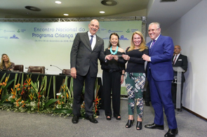 Prefeita Teresa é homenageada em Brasília pelo seu trabalho com a primeira infância