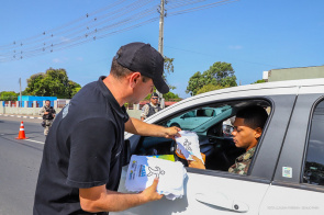 “SAMBE NA AVENIDA, NÃO NO TRÂNSITO” - Condutores são orientados sobre segurança no trânsito durante o carnaval