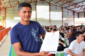 Trabalhador autônomo passa em concurso da Educação e é empossado pela prefeitura