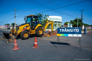 Comunicado - Prefeitura inicia instalação de um novo semáforo no Senador Hélio Campos