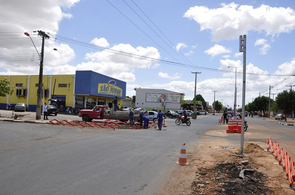 Aumento de fluxo de veículos motiva estruturação de trânsito na avenida Carlos Pereira de Melo