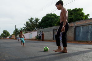Prefeitura conclui obras de asfaltamento na rua Margarida Caland Paiva, no Senador Hélio Campos, e nova condição muda rotina dos moradores