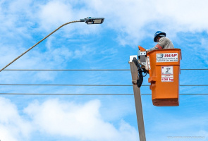 Modernidade e Economia - Avenidas do bairro Paraviana são contempladas com iluminação 100% led