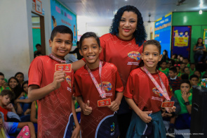 Construção ecológica - Recepção calorosa marca chegada dos alunos que venceram feira científica no Nordeste