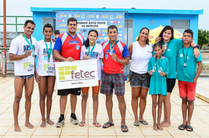 Atletas da Escolinha de Natação da Vila Olímpica e do Bolsa-Atleta participam do Torneio Boto Preto
