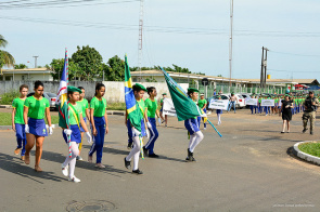 Alunos desfilam pelas ruas de Boa Vista em celebração à Independência do Brasil