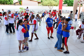  Integrantes do Cabelos de Prata recebem atendimento de saúde no Cras Centenário