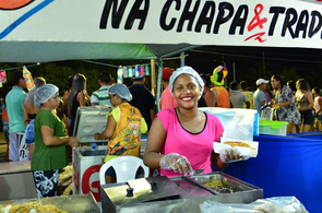 Carnaval 2016: Do churrasquinho ao cachorro quente: Carnaval movimenta a economia