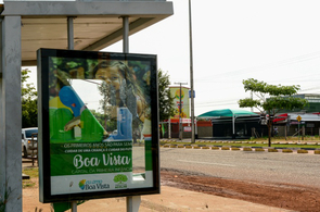 Abrigos de ônibus ainda são alvos de vandalismo na capital 