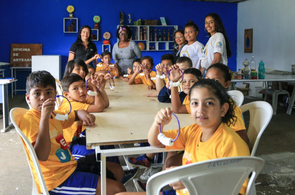 Jovens Empreendedores:  Alunos da Escola Vovó Júlia aprendem a fazer brinquedos ecológicos com o Crescer
