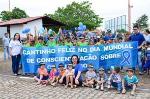  Alunos realizam passeatas para celebrar o Dia da Conscientização do Autismo