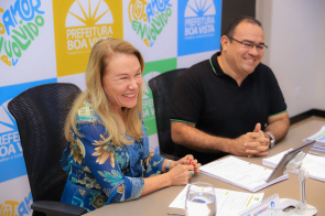 Prefeita Teresa Surita entrega Plano Municipal da Primeira Infância a vereadores de Boa Vista