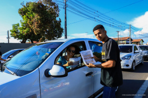 Semana Nacional do Trânsito - Condutores recebem orientações de segurança na avenida Major Williams