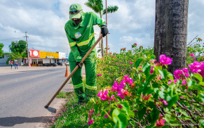 Prefeitura reforça serviços de limpeza e capina em toda a cidade 