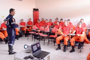 SAMU-BV ministra curso em atendimento pré-hospitalar para alunos do Corpo de Bombeiros