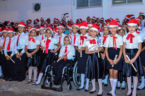 Cantata de Natal da Semges emociona usuários do Terminal do Centro