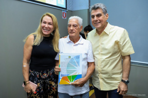 Prefeita Teresa Surita entrega títulos definitivos aos moradores do Jardim Primavera