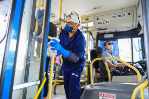 Coronavírus - Prefeitura intensifica limpeza nos terminais de ônibus e abrigos