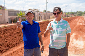Moradores da rua JT- 10 no Jardim Tropical celebram melhorias e acompanham de perto transformação do bairro