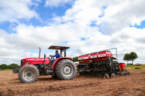 Agricultura - Prefeitura adquire plantadeiras e grades aradoras para atender os agricultores de Boa Vista