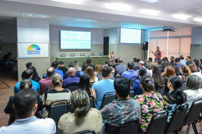 Valorização Profissional - Prefeita Teresa Surita anuncia aumento em gratificações para professores, gestores e cria incentivo aos cuidadores