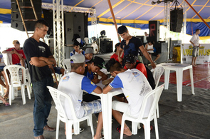 Malocão Cultural: Integrantes do projeto Crescer participam de oficinas de grafite e batalha de hip hop
