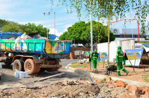 Mais de mil toneladas de lixo são retiradas das margens do Rio Branco
