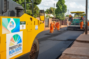 Rua Aruanã, no bairro Piscicultura, recebe drenagem e recapeamento
