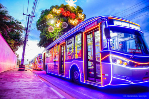 Trenóbus - Ônibus especiais levam famílias de Boa Vista para conhecer decoração natalina da cidade