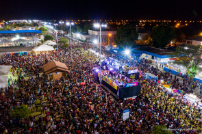 Carnaval 2020: Quatro noites de folia reúnem mais de 100 mil pessoas na Praça Fábio Paracat