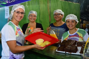 Ambulantes e barraqueiros se preparam para comercializar seus produtos no Maior Arraial da Amazônia