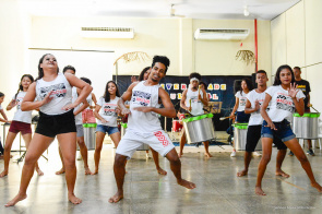 Integrantes do Projeto Crescer dão show durante a I Mostra de Artes 