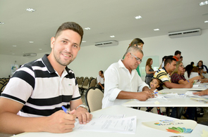 Prefeitura dá posse a novos servidores da saúde  