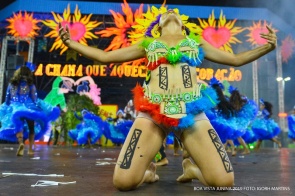 Quarta noite de apresentações foi um show de cores, simpatia e muita emoção