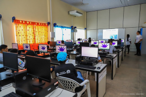 Integrantes do Crescer enriquecem currículo profissional participando de curso de informática