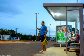Abrigos de ônibus em Boa Vista são abastecidos com energia solar