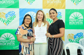 Prefeita Teresa Surita empossa mais de 200 servidores