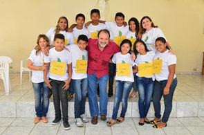 Peça teatral do Dedo Verde estimula reflexão sobre dependência química
