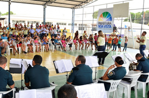 Ações sociais marcam os 10 anos da Escola Municipal Carlos Raimundo Rodrigues