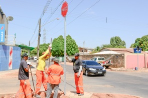 Prefeitura inicia intervenções na rua José Aleixo para aumentar a segurança de condutores e pedestres